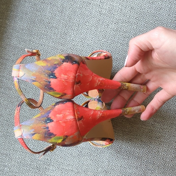 SOLD 👠 Steve Madden floral strappy heels - Picture 4 of 8